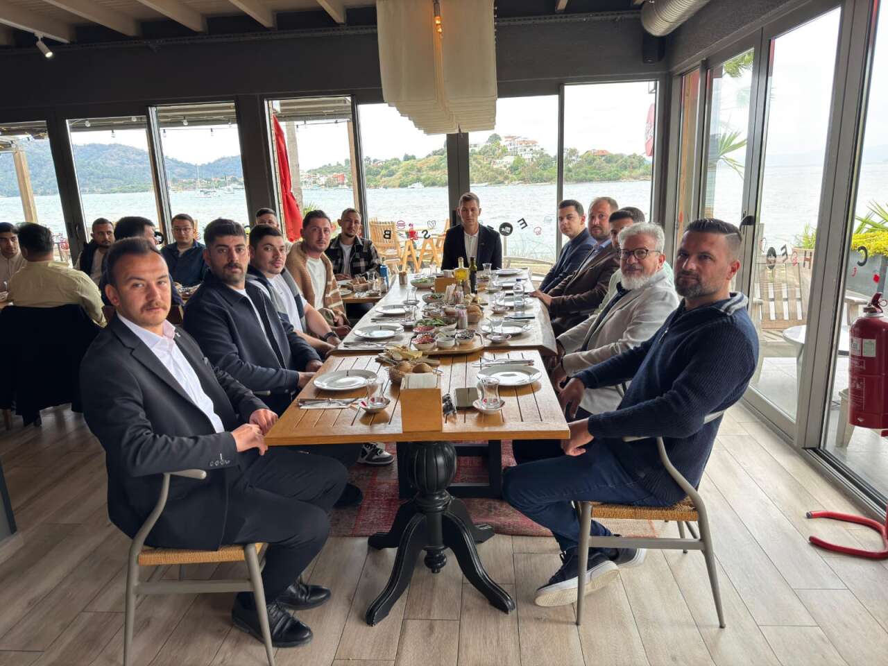 ​AK Parti Muğla İl Başkanı Cengizhan Güngör Fethiye’de Gençlerle Buluştu 1